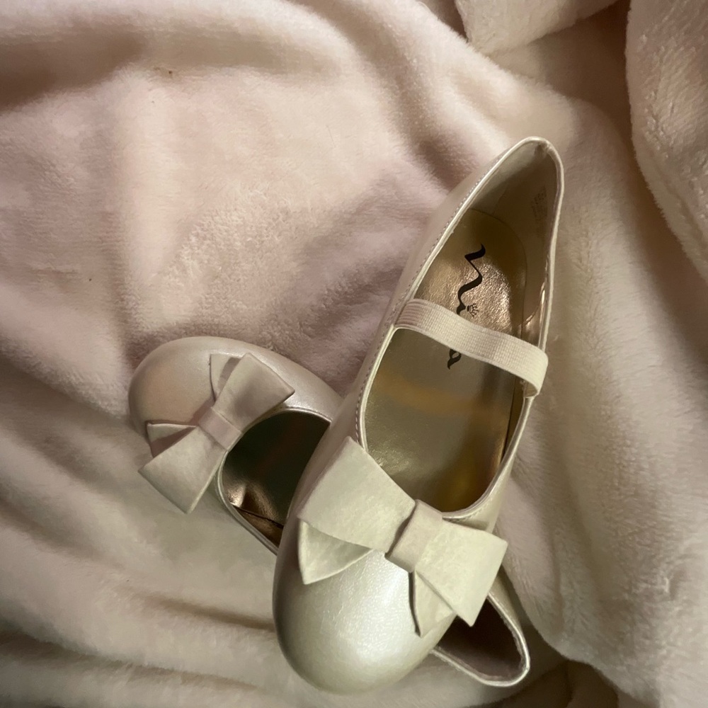Girls Nina Dress Shoes. Size12.5 NWT